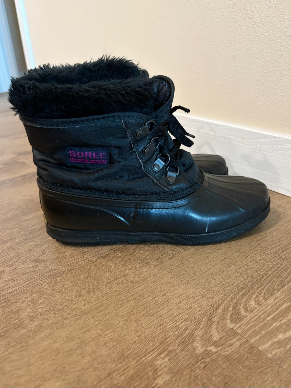 Women’s Sorel Black Faux-Fur Lace-Up Winter Boot with Purple Logo